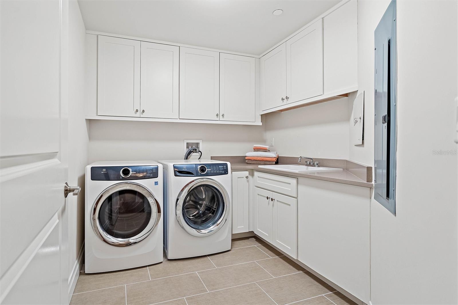 SUNSET POINTE AT COLLANY KEY CONDO - Residential