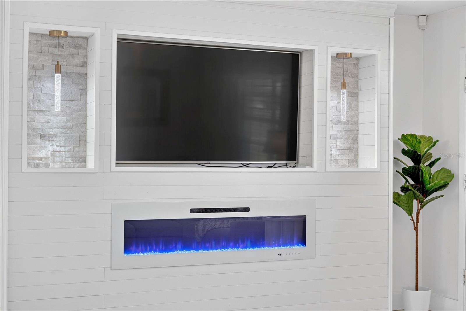DELTONA LAKES UNIT 09 - Residential