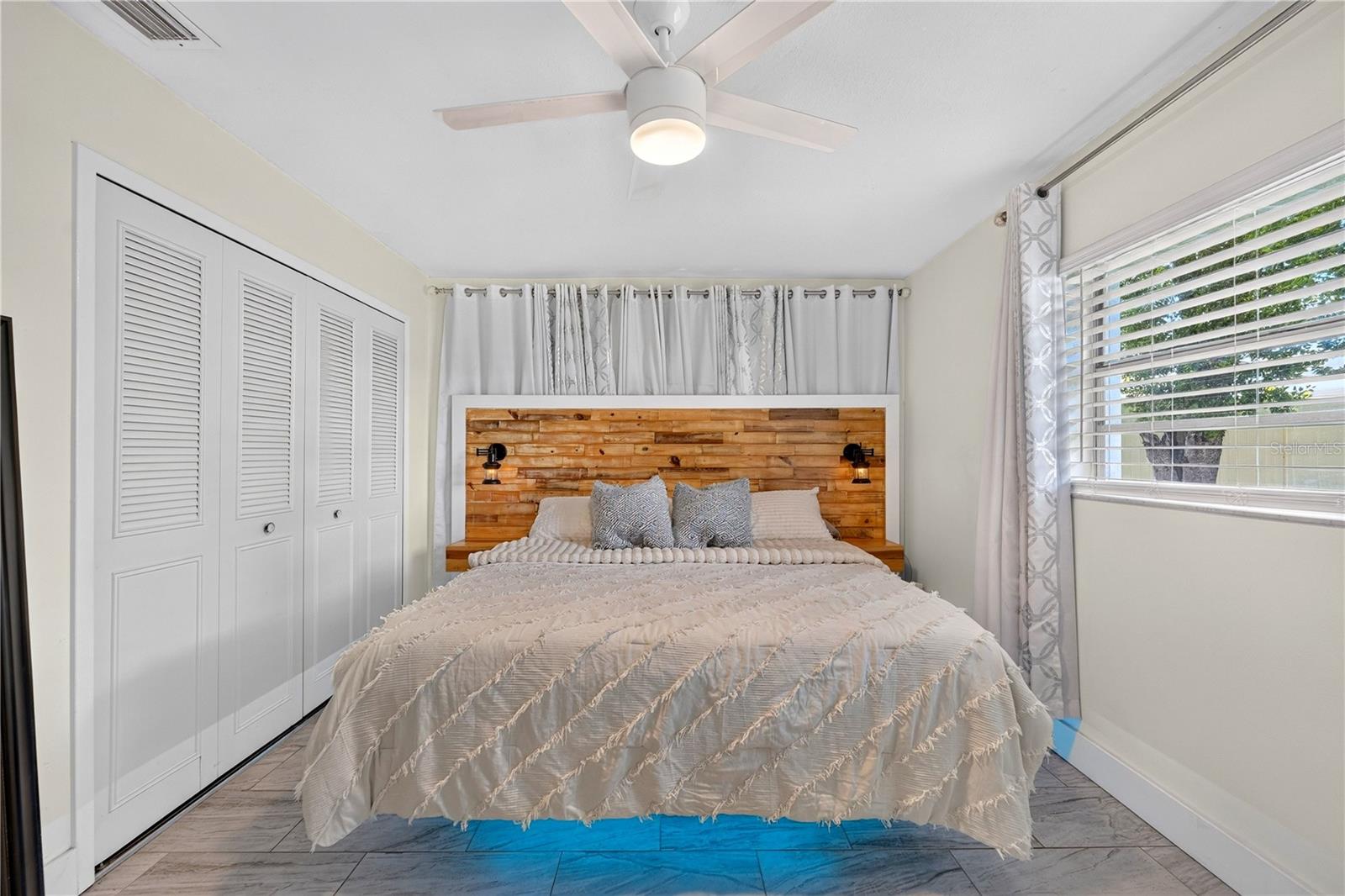 DELTONA LAKES UNIT 09 - Residential