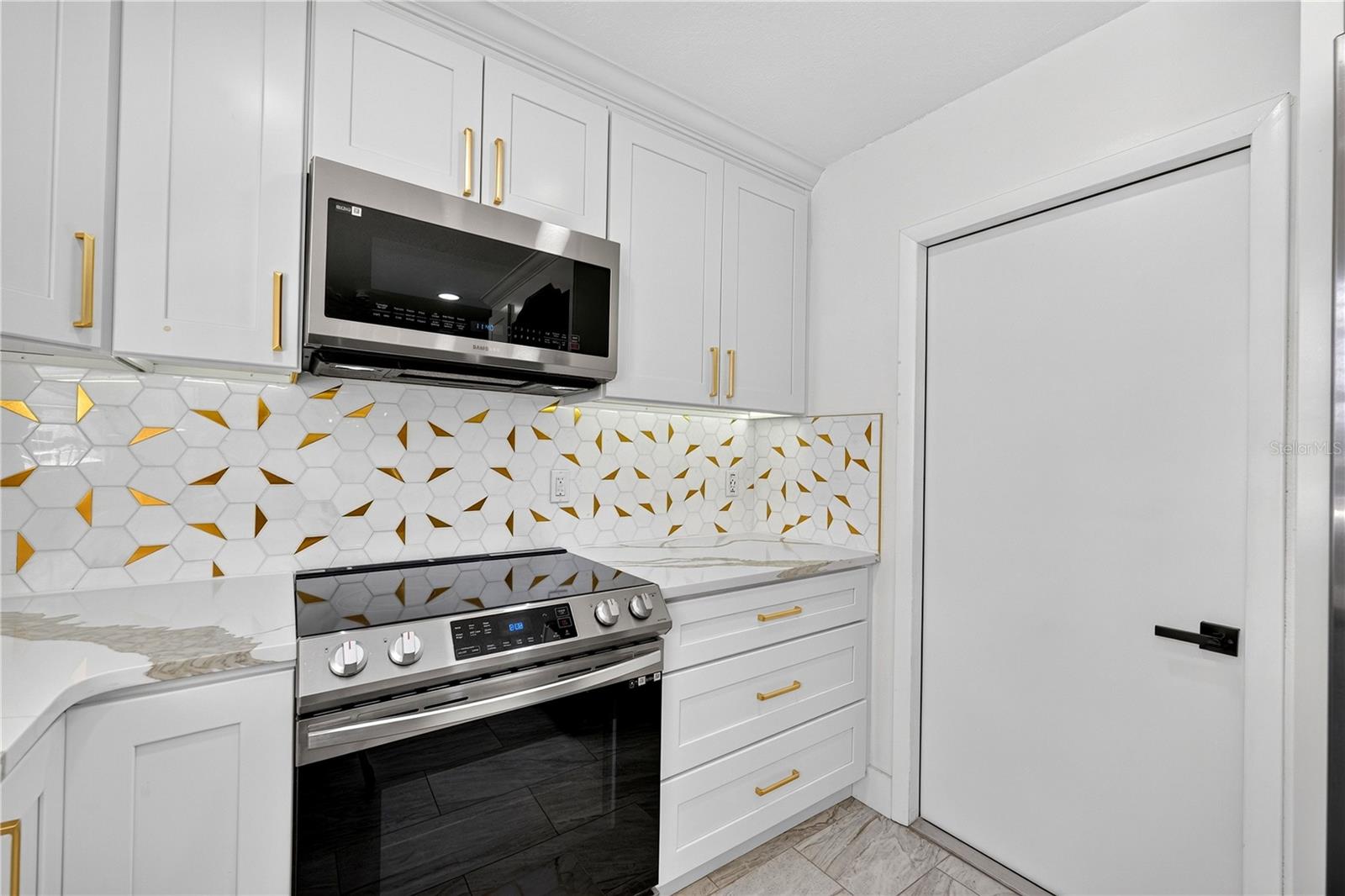 DELTONA LAKES UNIT 09 - Residential