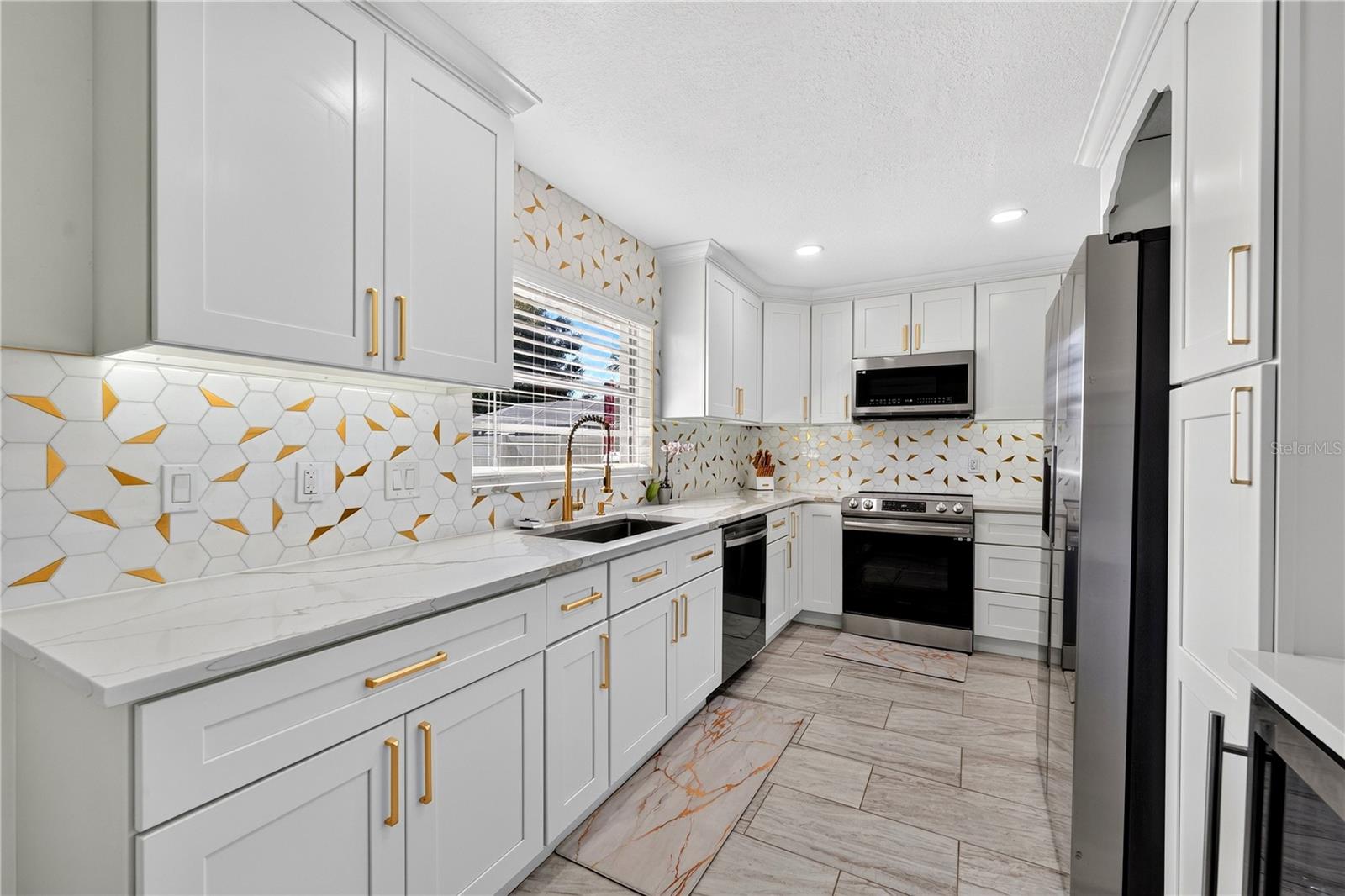DELTONA LAKES UNIT 09 - Residential