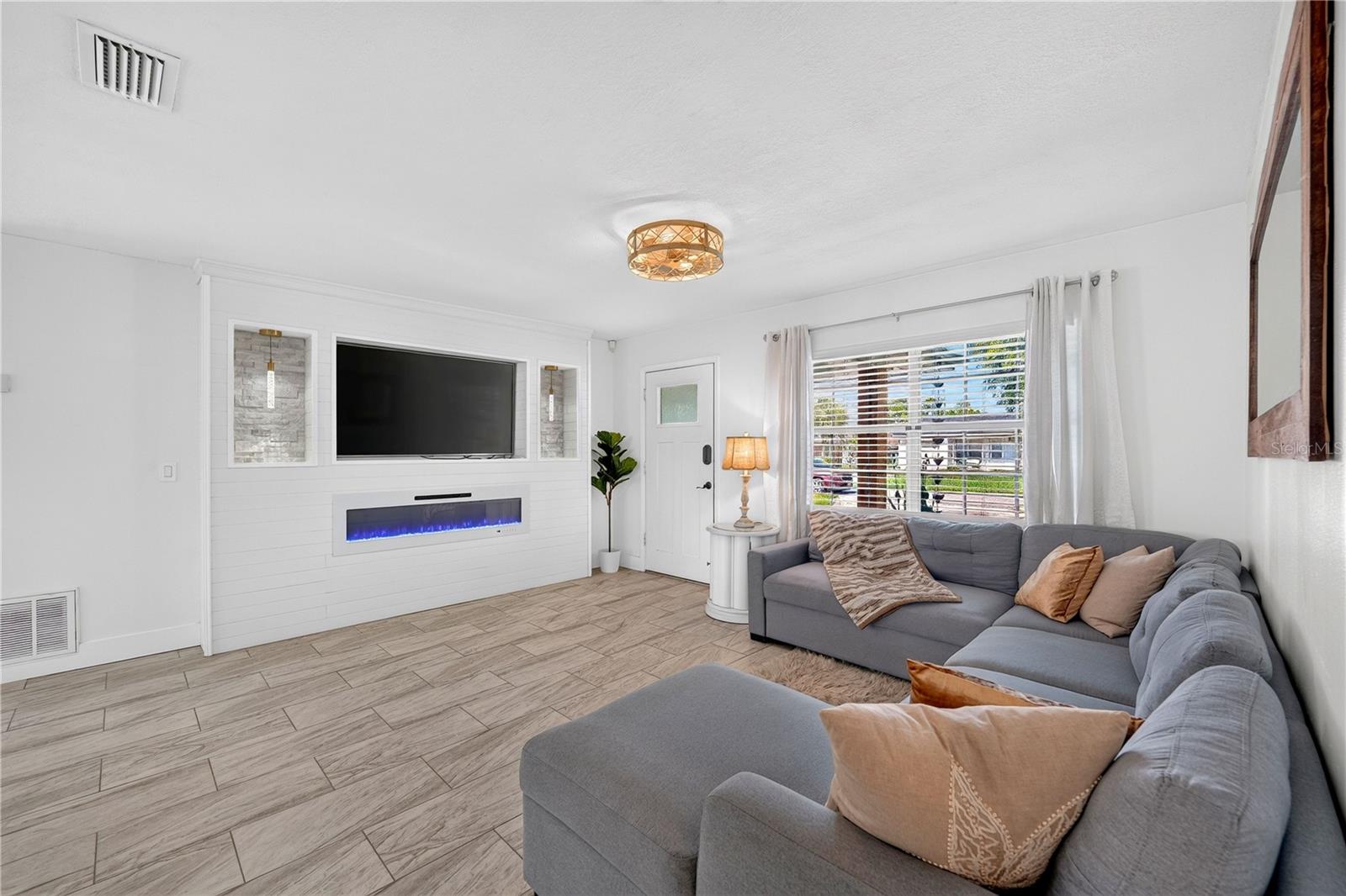 DELTONA LAKES UNIT 09 - Residential