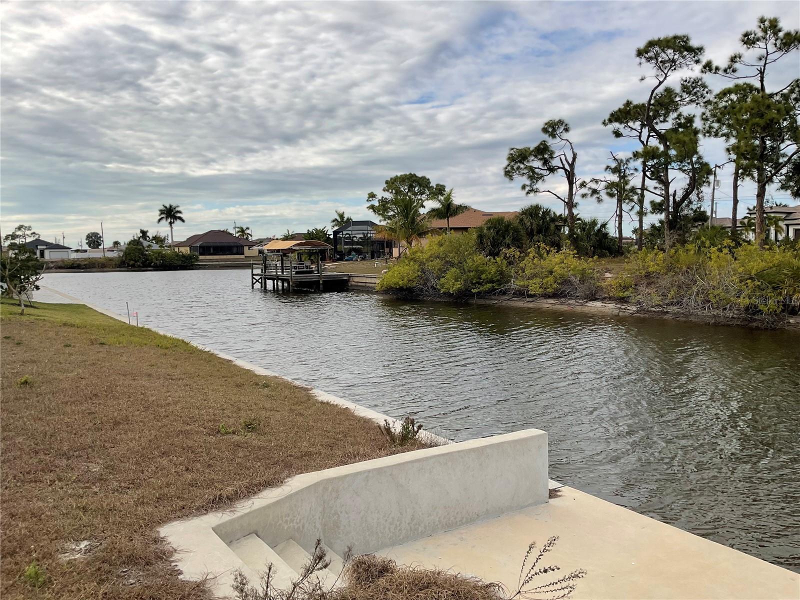 CAPE CORAL - Land