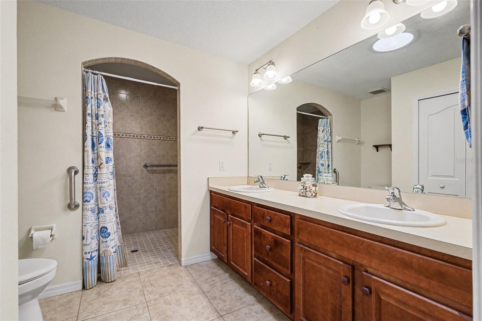 ROYAL HIGHLANDS UNIT 5 - Residential