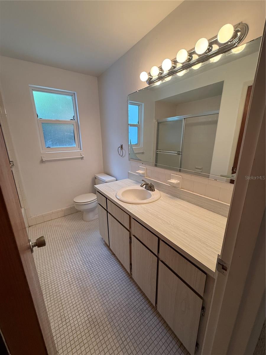 BREAKERS UNIT 01 - Residential