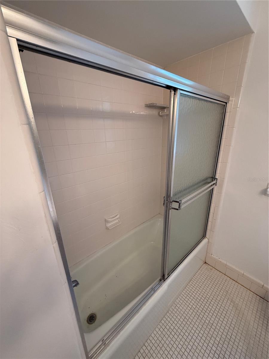 BREAKERS UNIT 01 - Residential
