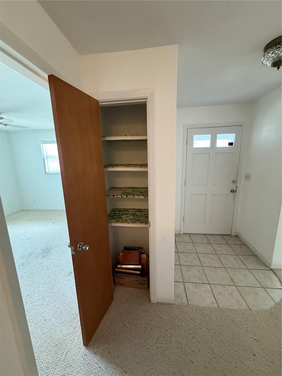 BREAKERS UNIT 01 - Residential