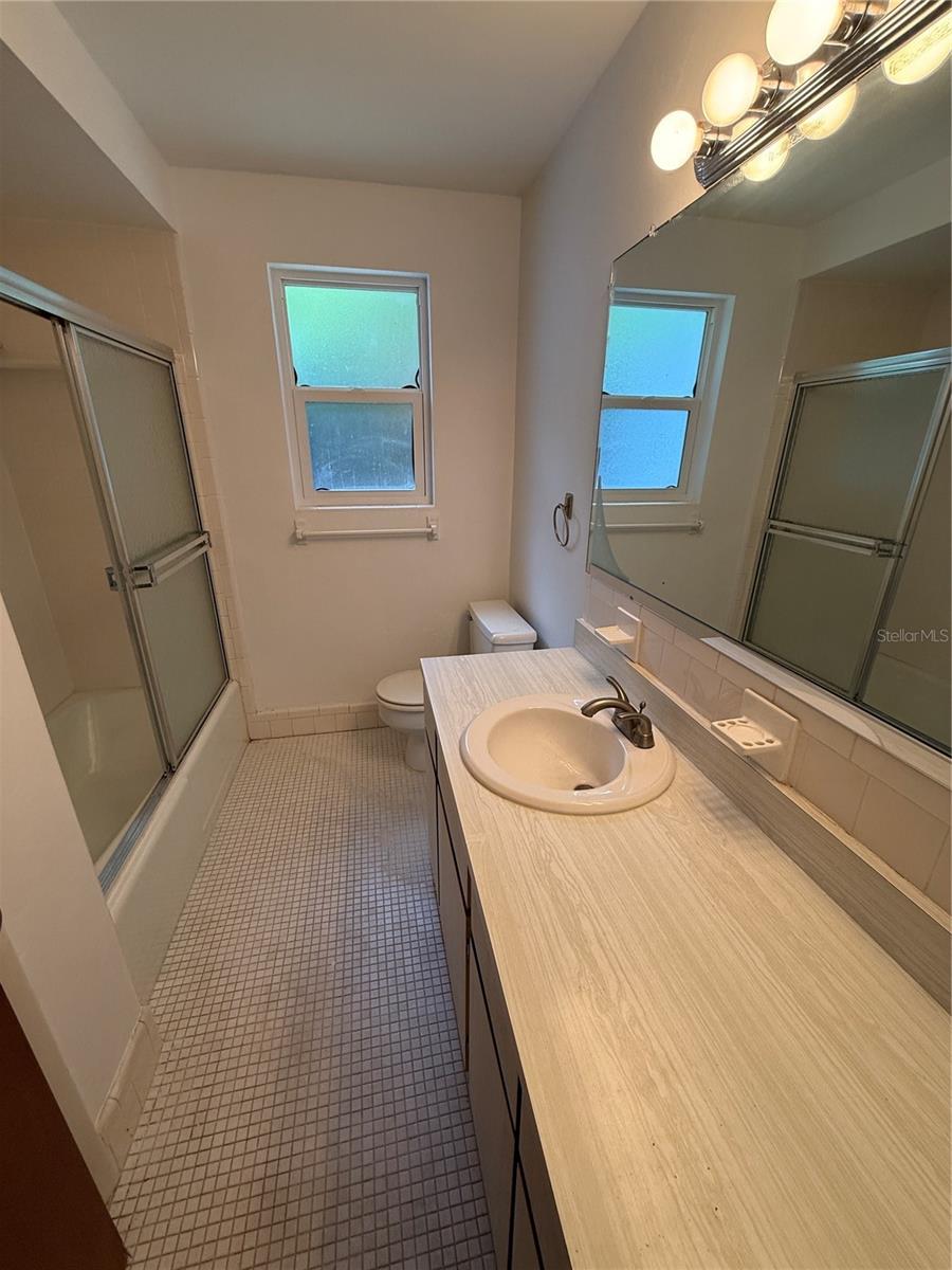 BREAKERS UNIT 01 - Residential
