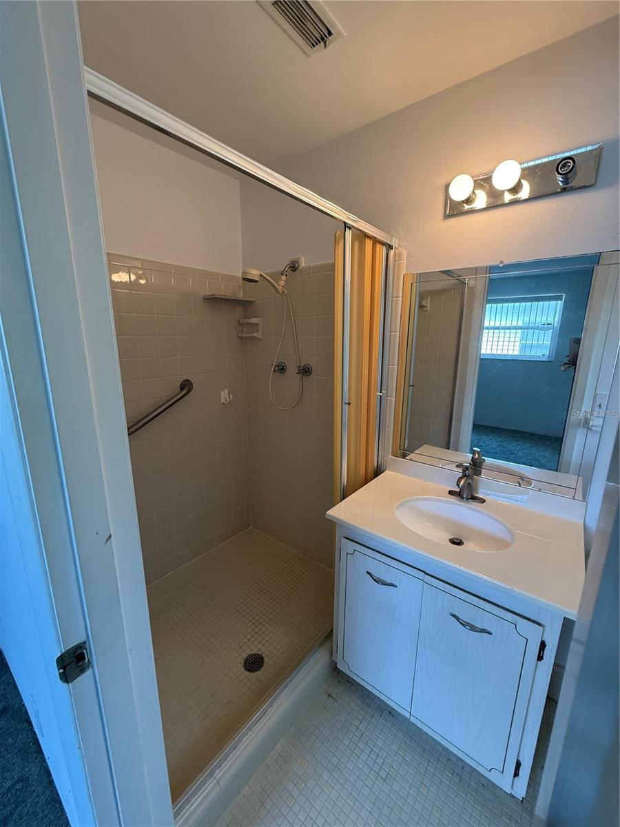 BREAKERS UNIT 01 - Residential
