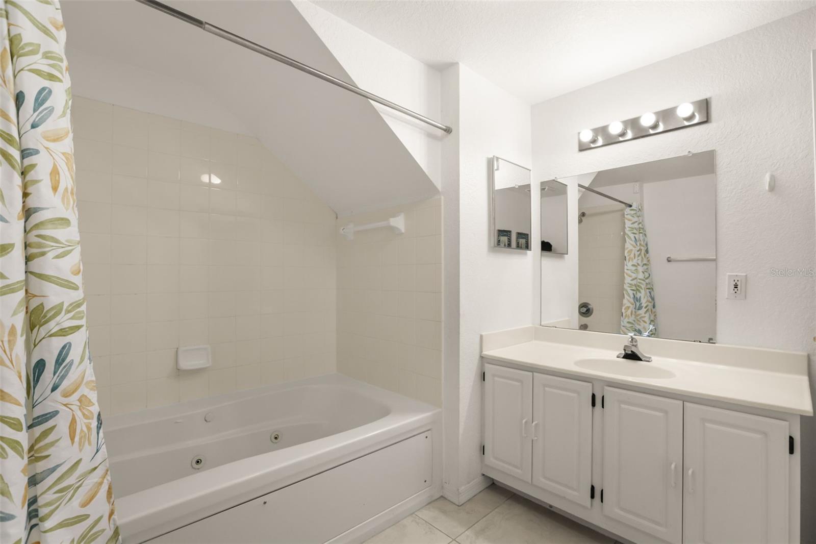 VENETIAN BAY VLGS PH 1 CONDO - Residential