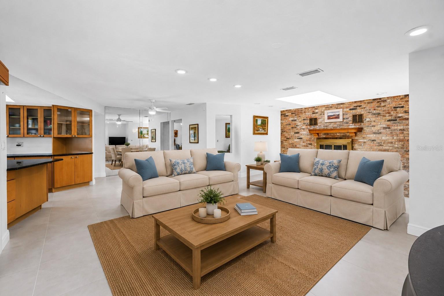 VENETIAN ISLES - Residential