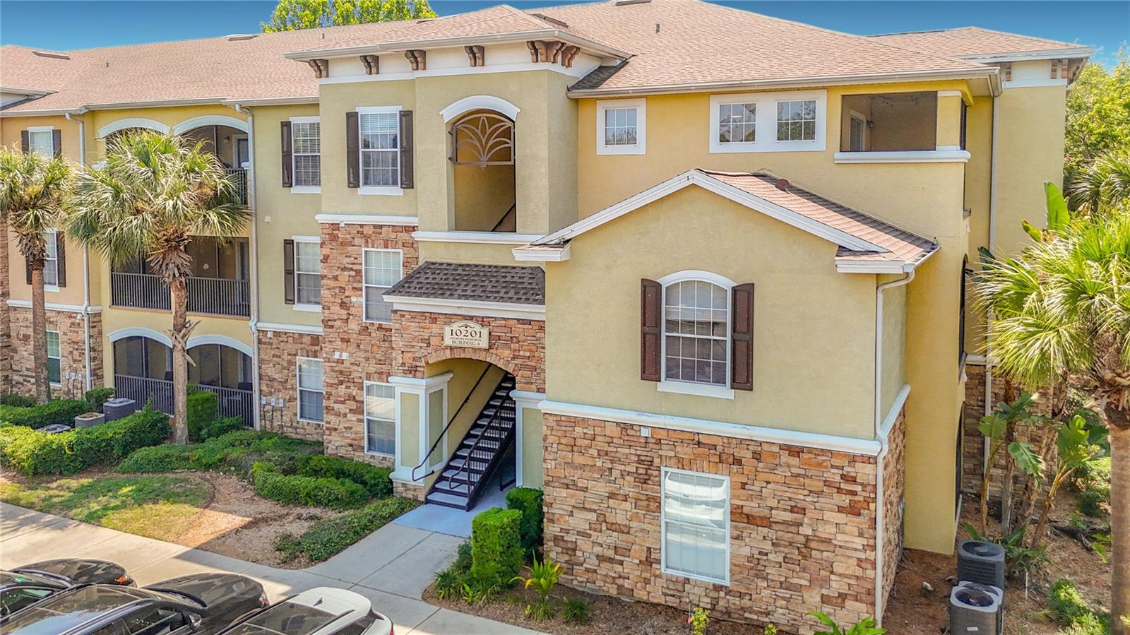 COURTNEY PALMS CONDO - Residential Lease