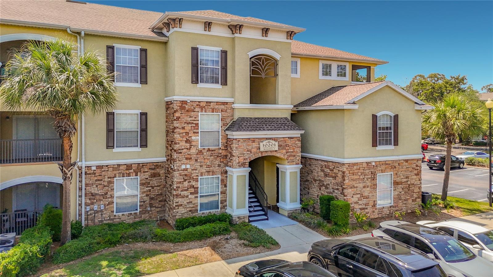 COURTNEY PALMS CONDO - Residential Lease