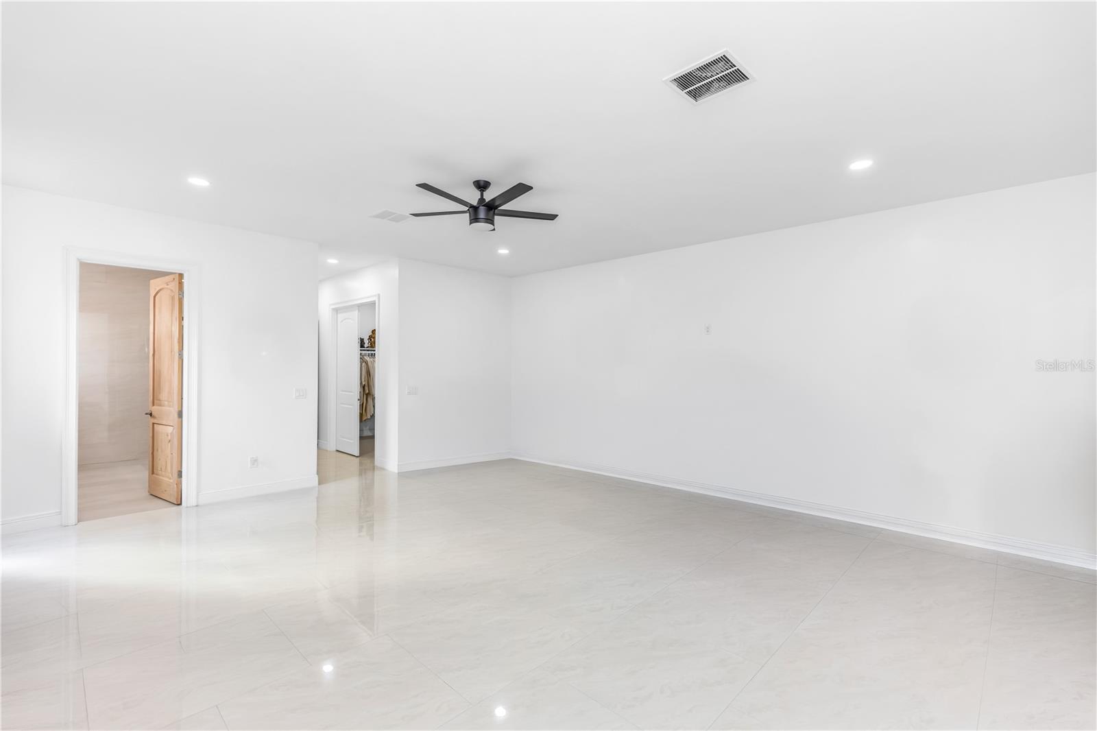 WEDGEFIELD - Residential