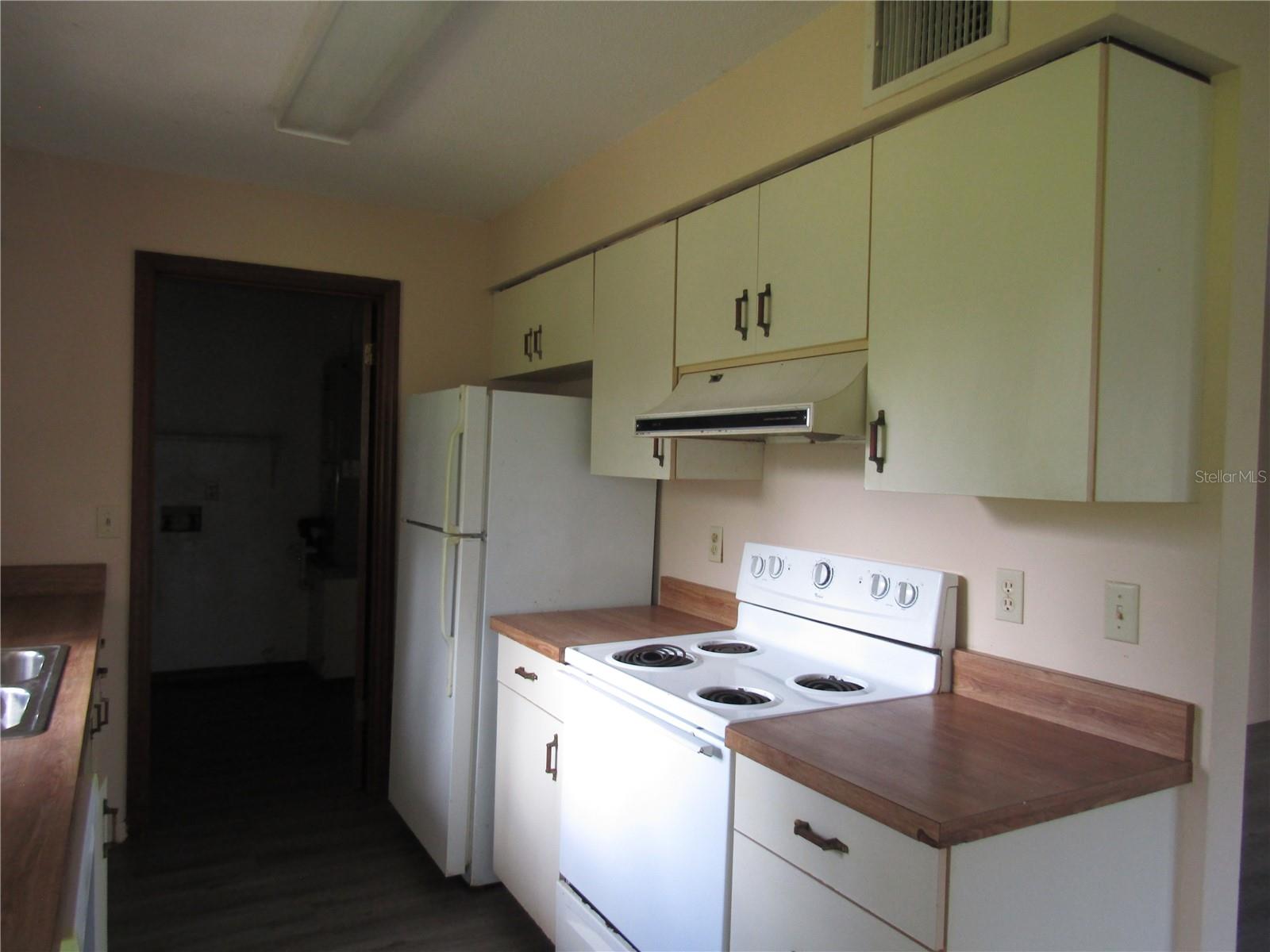 EUSTIS DIXIE HWY SUB - Residential Lease