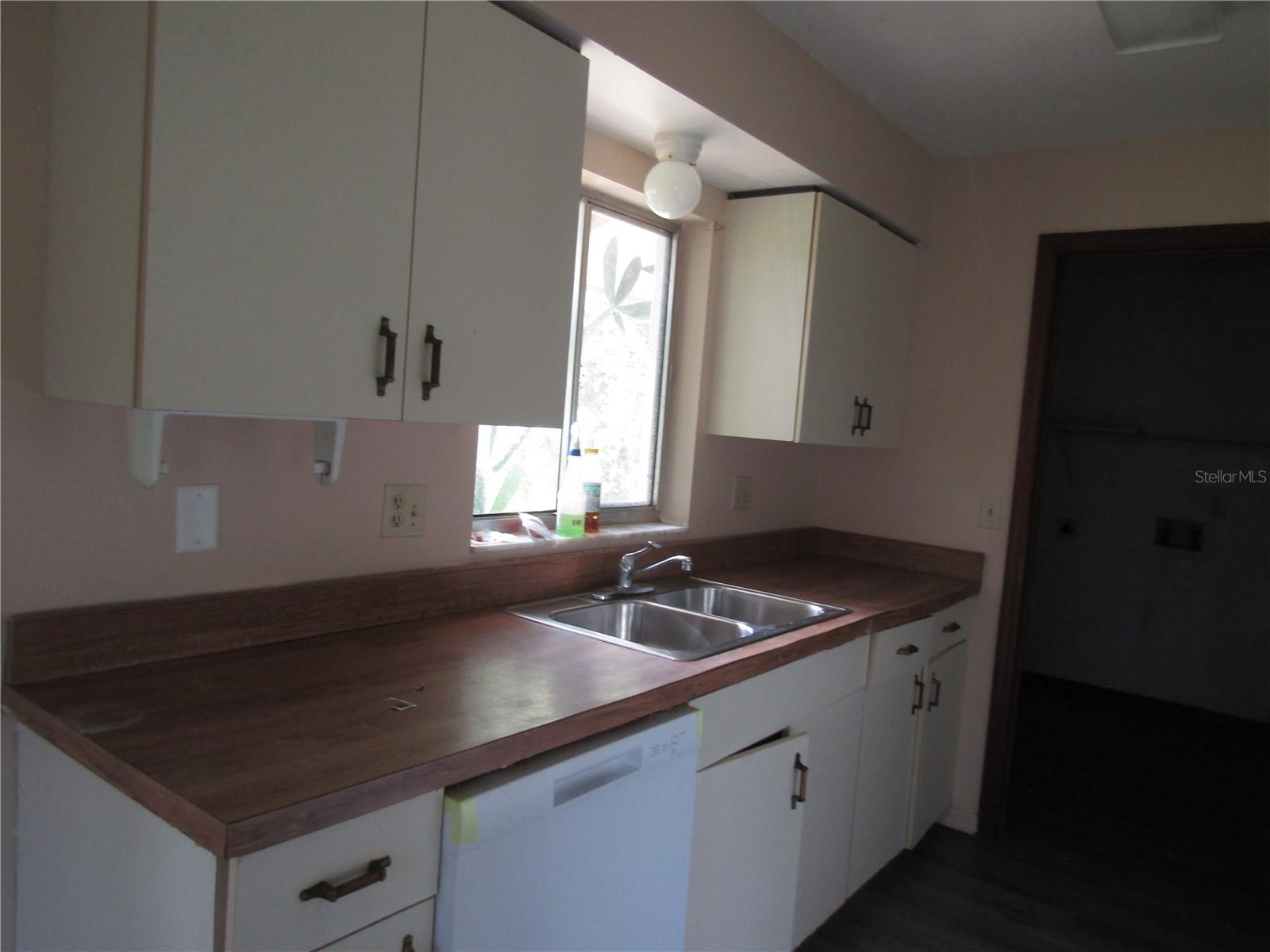EUSTIS DIXIE HWY SUB - Residential Lease
