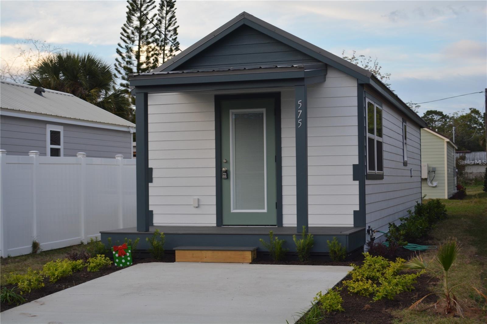 MILTON SQAURE - Residential