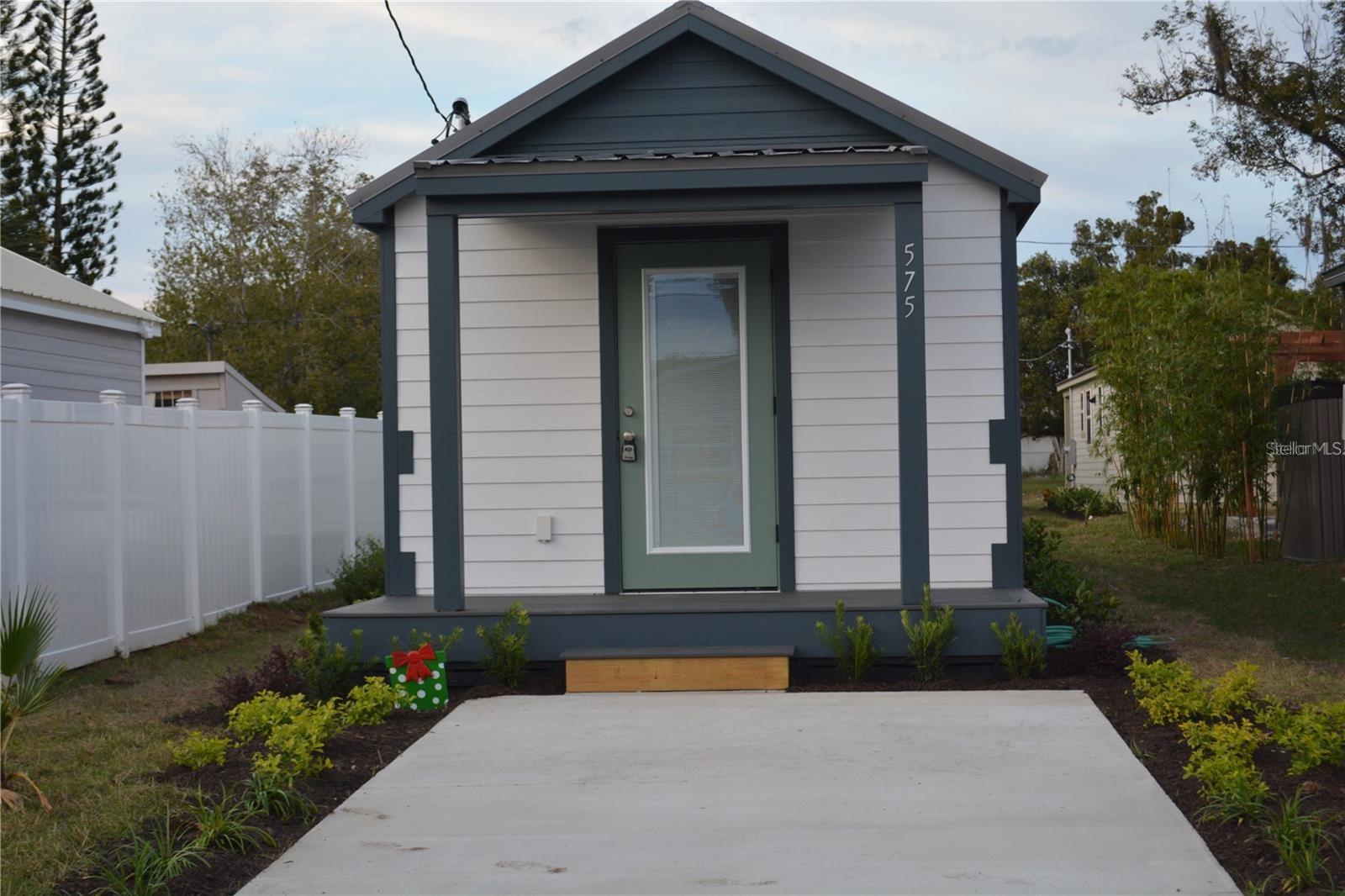 MILTON SQAURE - Residential