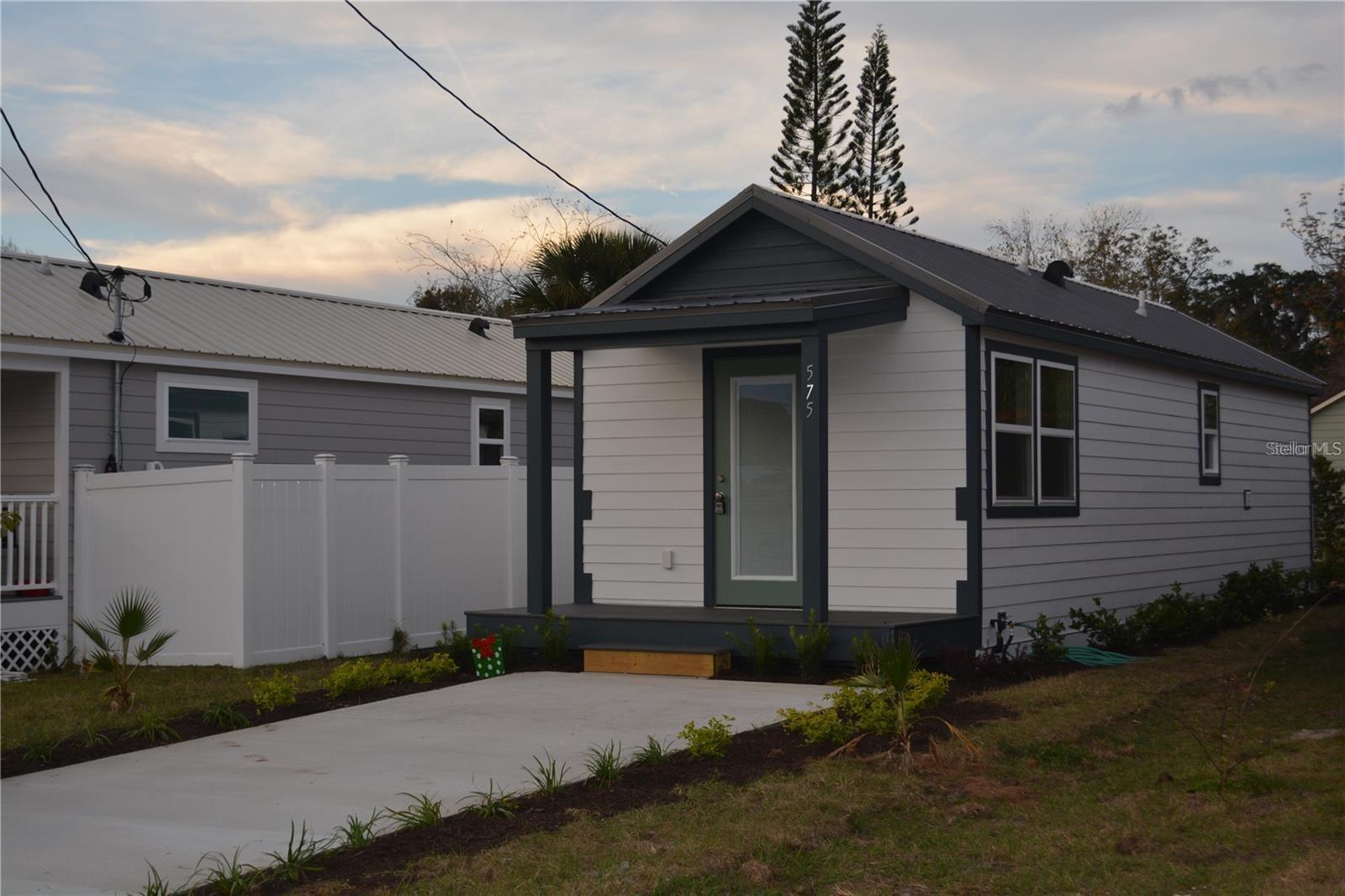 MILTON SQAURE - Residential