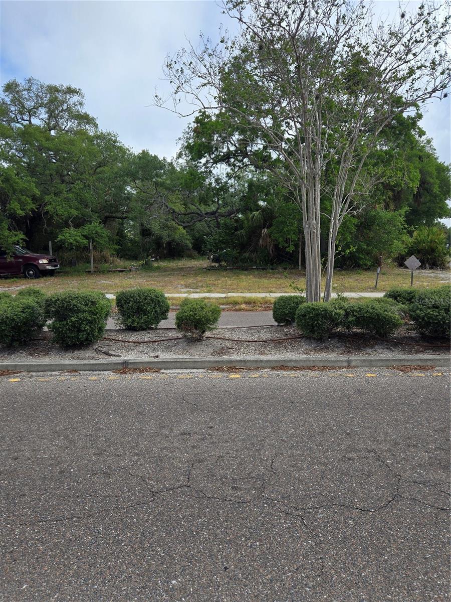 Excellent Lot located in a highly desirable area near downtown Clearwater south of Dunedin FL. Located minutes to bay area beaches, the intracoastal waterway, shopping and more, minutes to Tpa and Clearwater / St Pete area airports