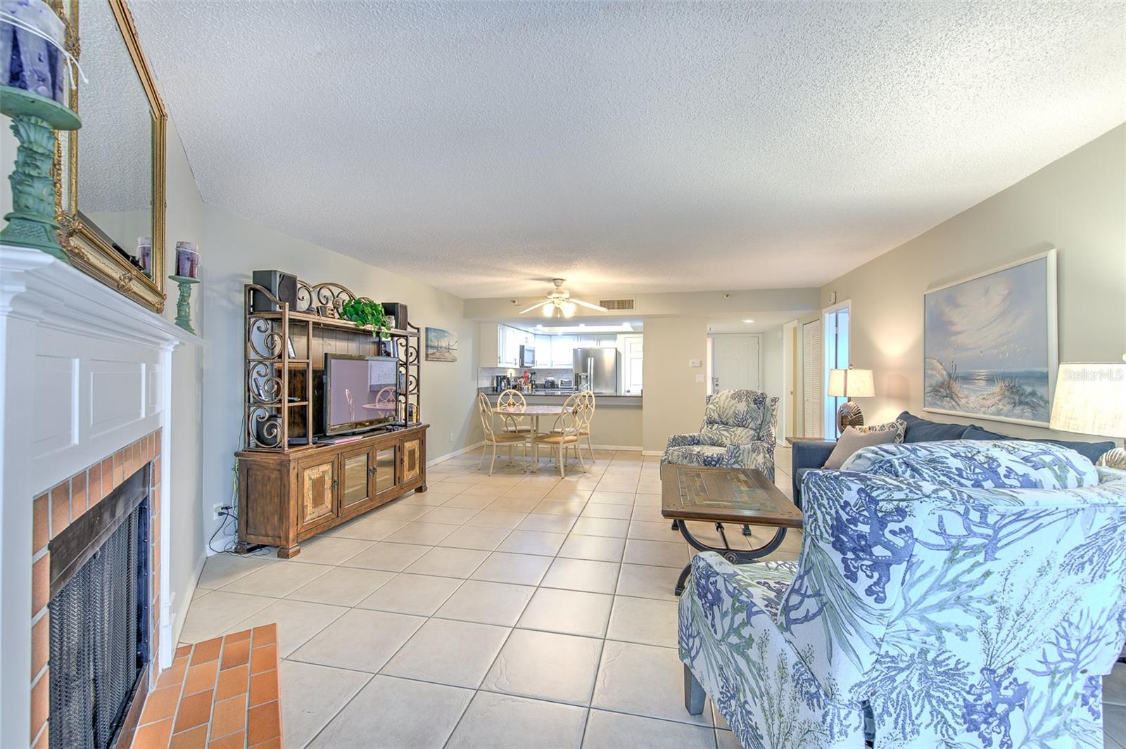 BEACH COTTAGE CONDO - Residential