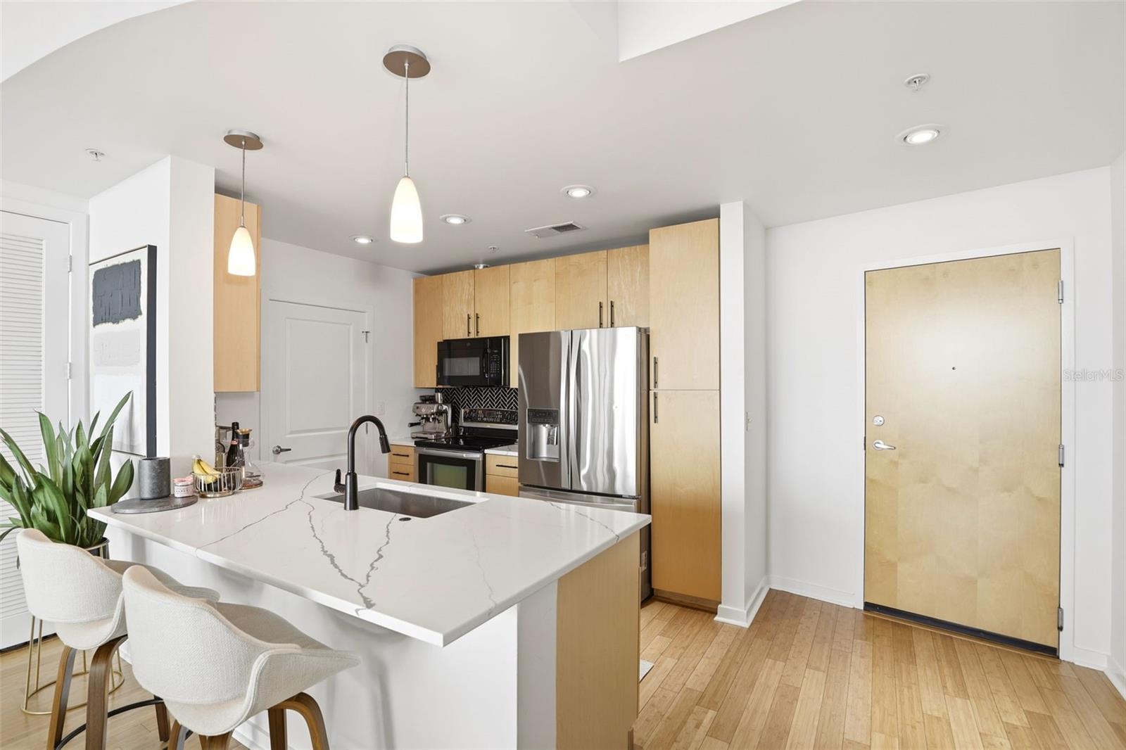 SOLAIRE/PLAZA CONDO - Residential