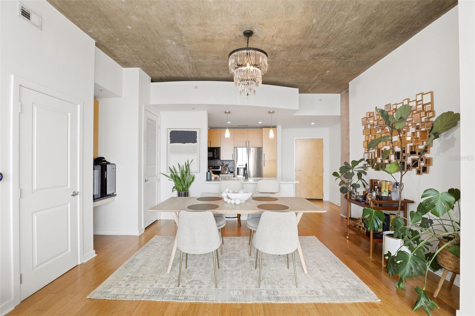 SOLAIRE/PLAZA CONDO - Residential