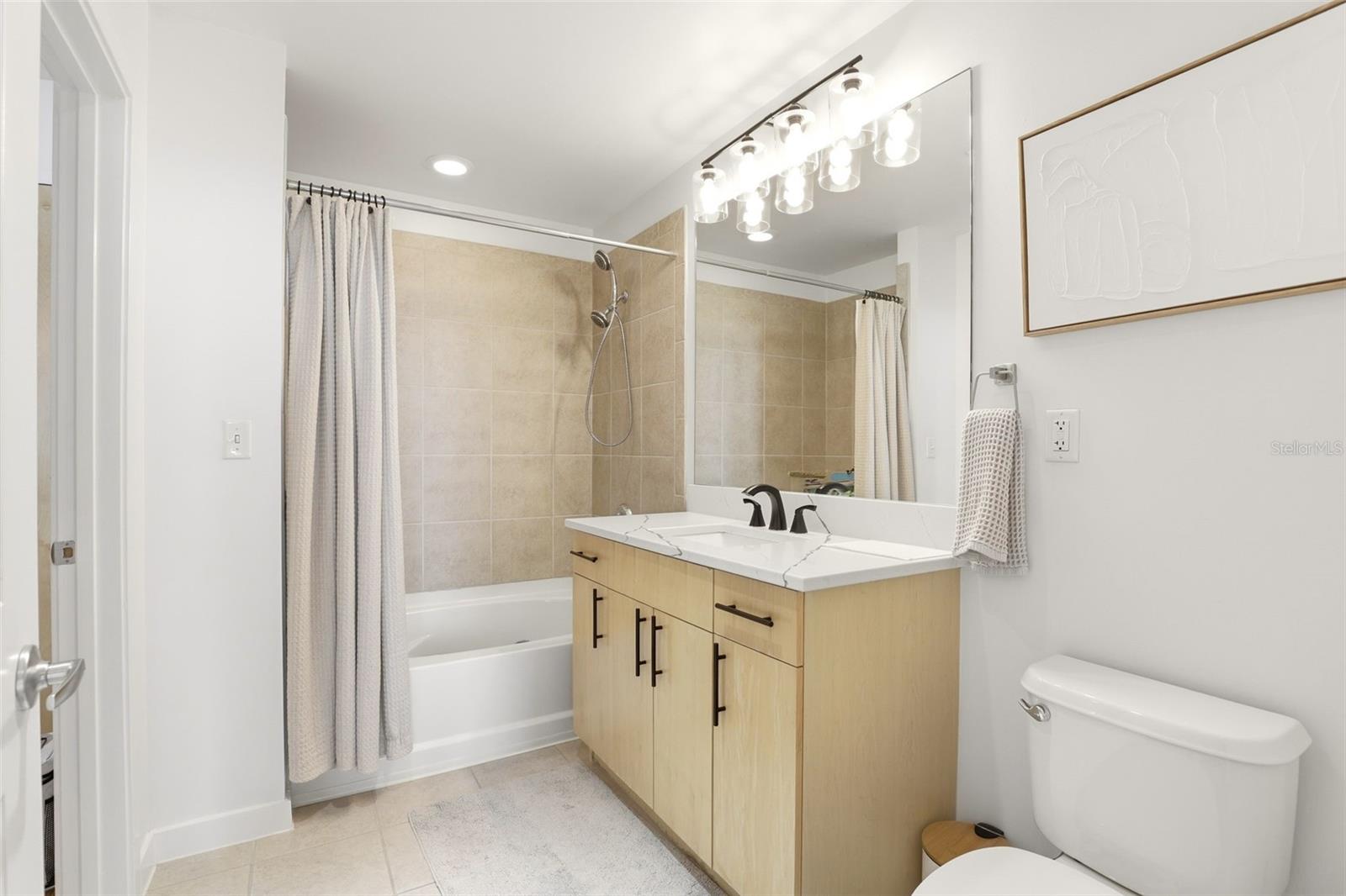 SOLAIRE/PLAZA CONDO - Residential