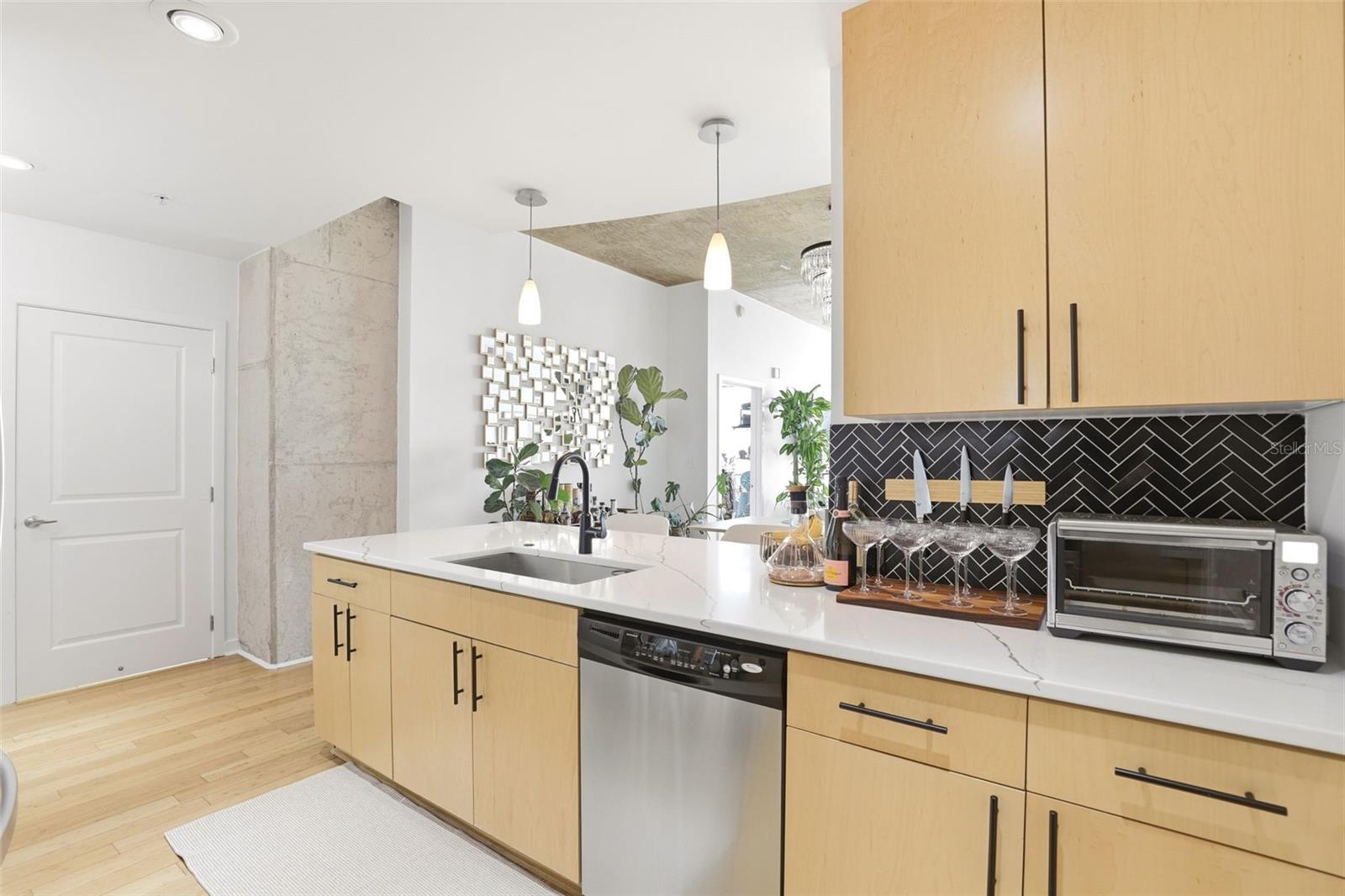 SOLAIRE/PLAZA CONDO - Residential