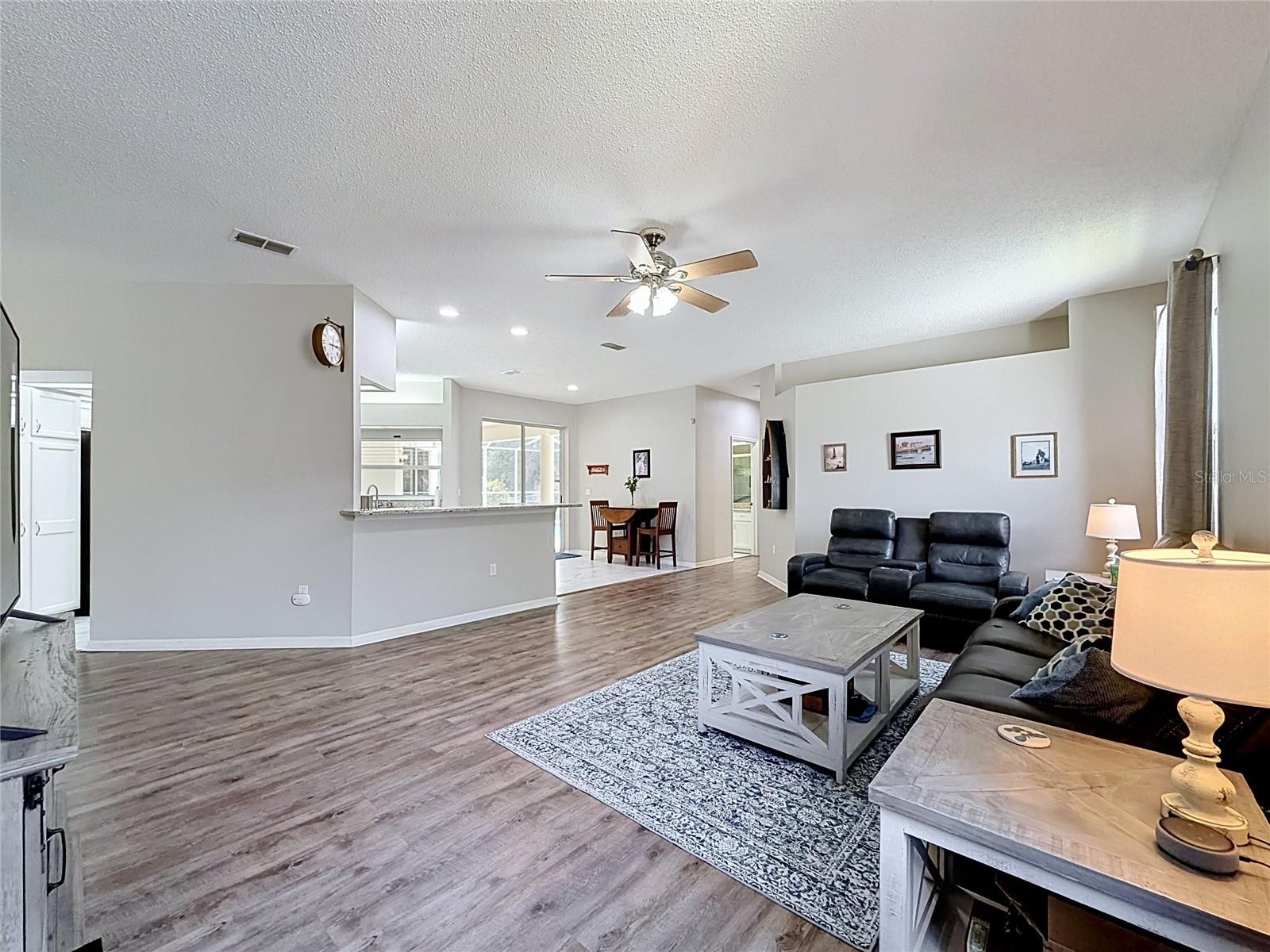 SOUTHERN OAKS - Residential