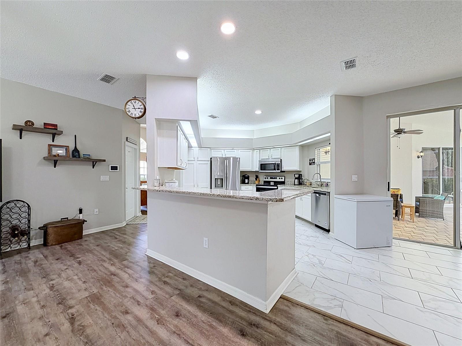 SOUTHERN OAKS - Residential