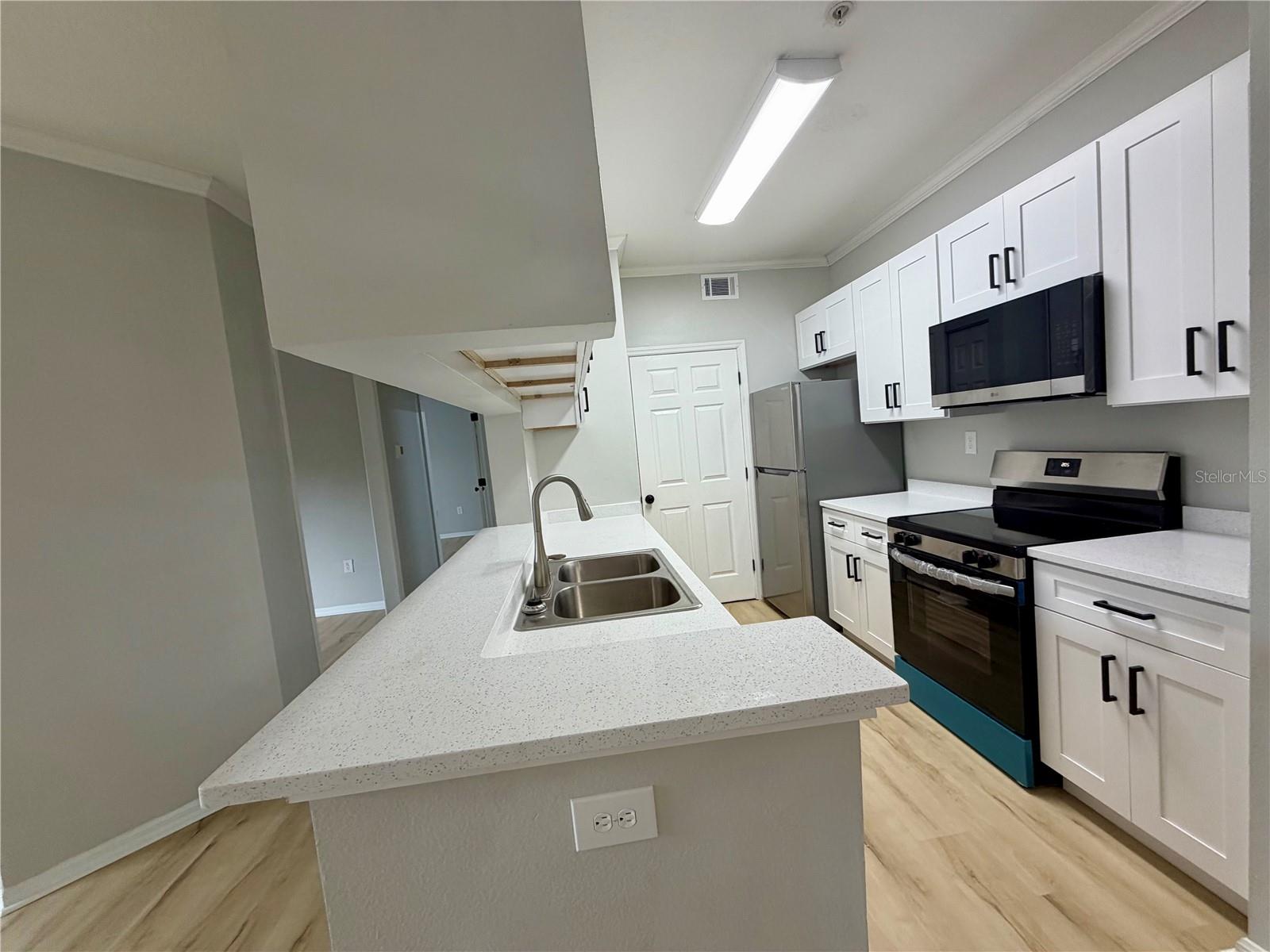 THE PINNACLE AT CARROLLWOOD A - Residential