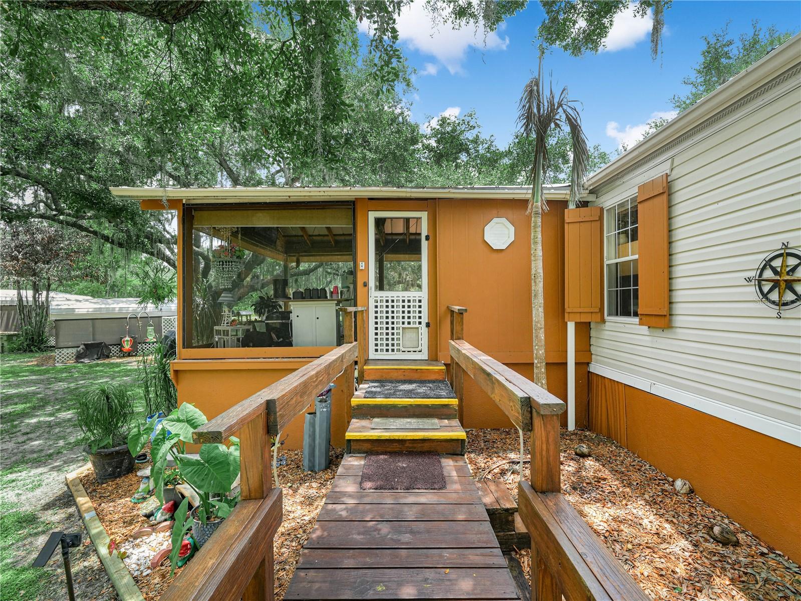 LAKE MARIAN OAKS - Residential