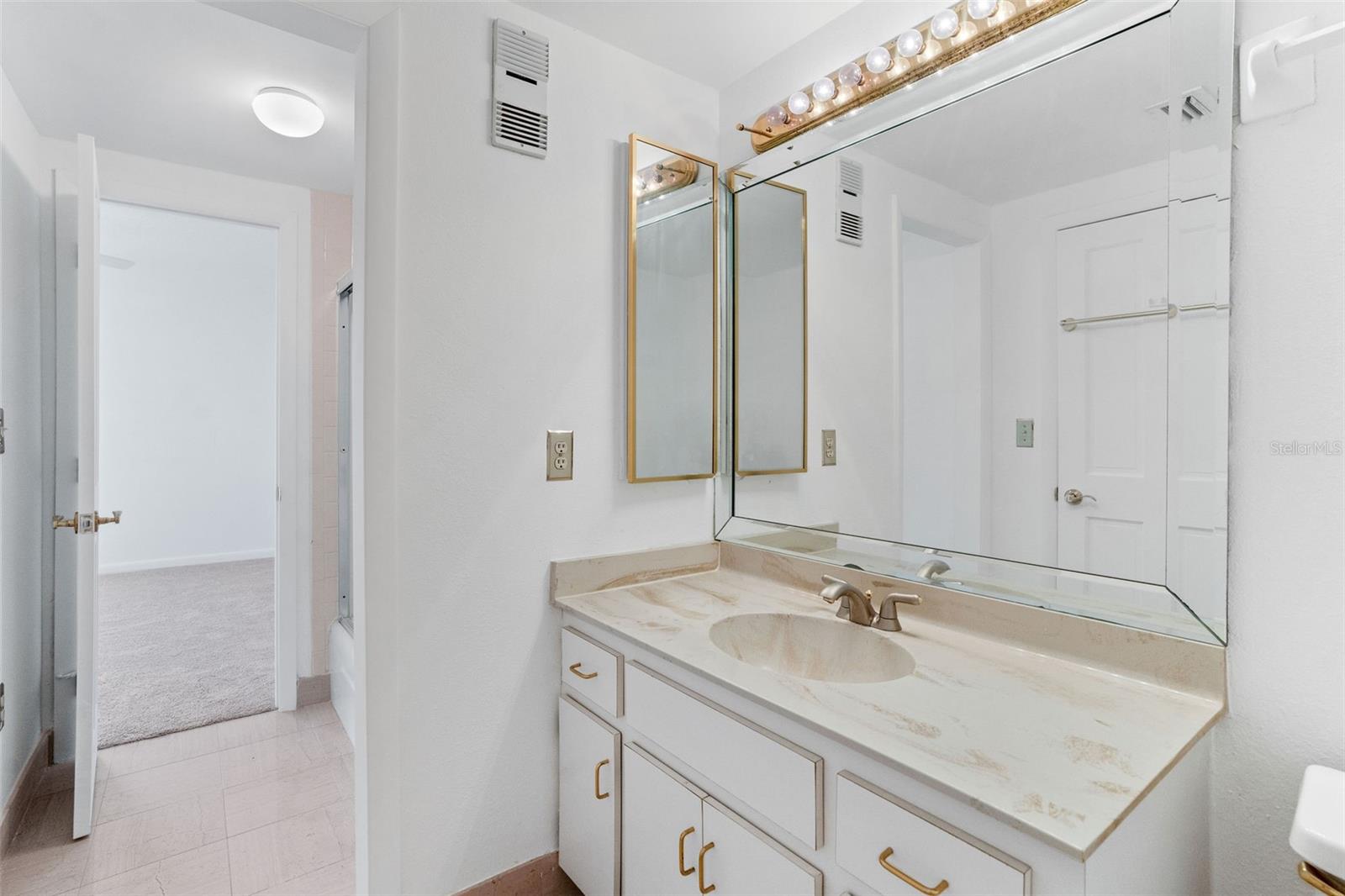 PIERCE 100 CONDO - Residential