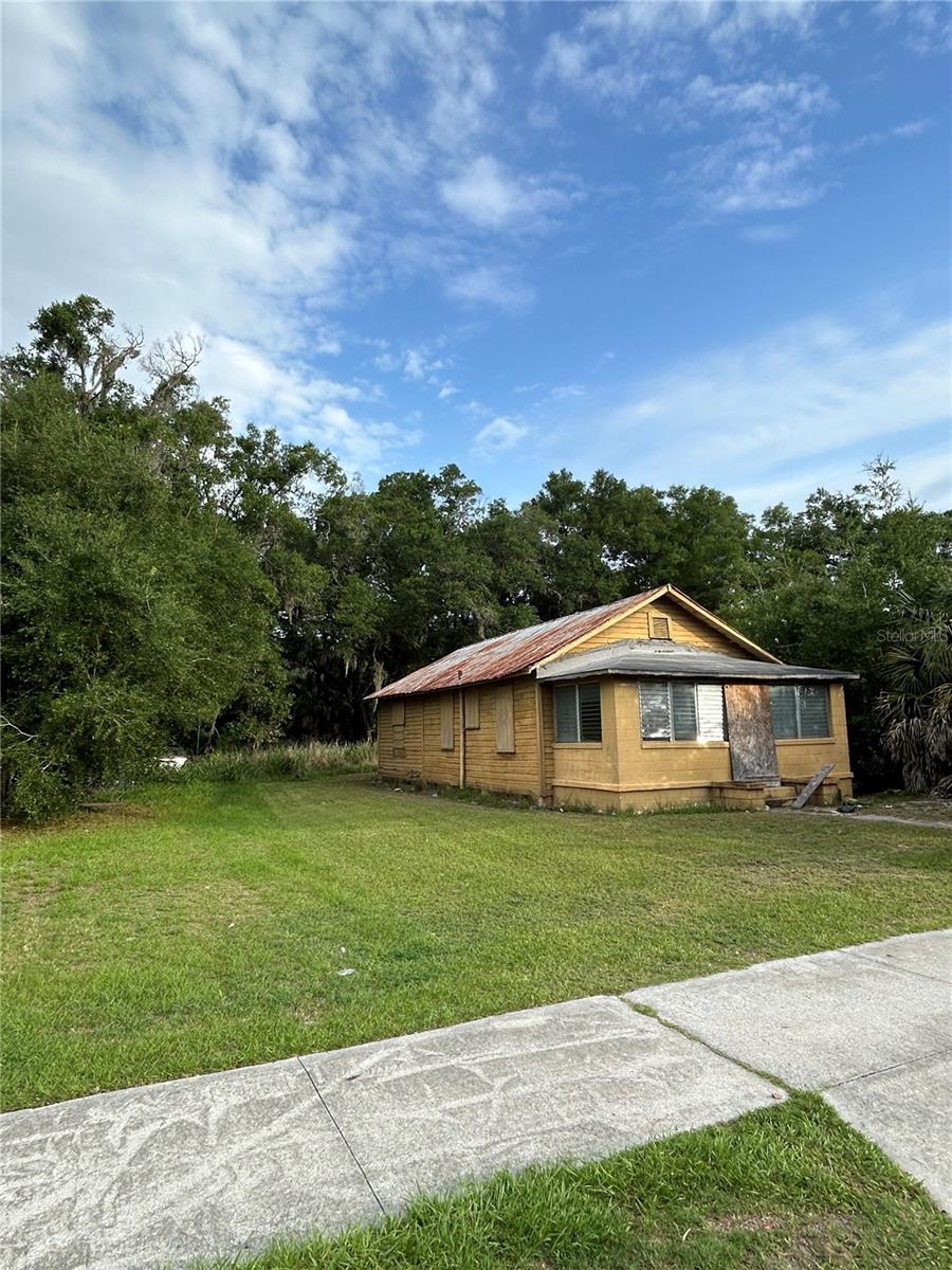 EUSTIS HOGANS SUB - Land