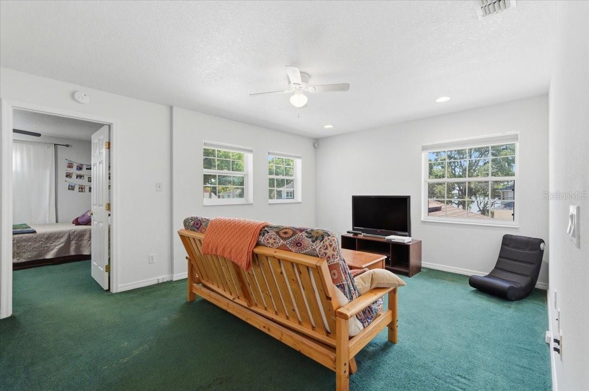 AUBURN OAKS - Residential