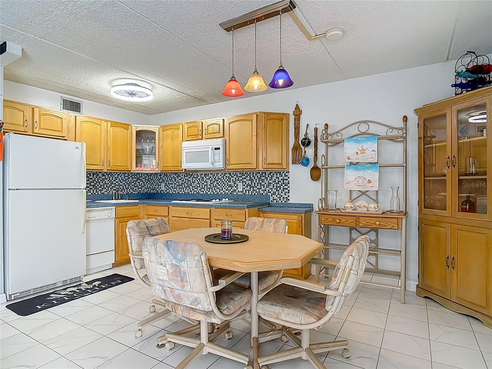 SUMMER WINDS CONDO - Residential