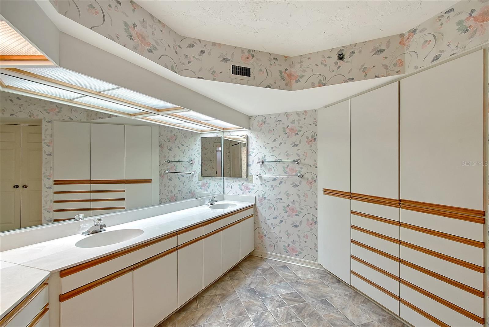 TIDY ISLAND PH III - Residential