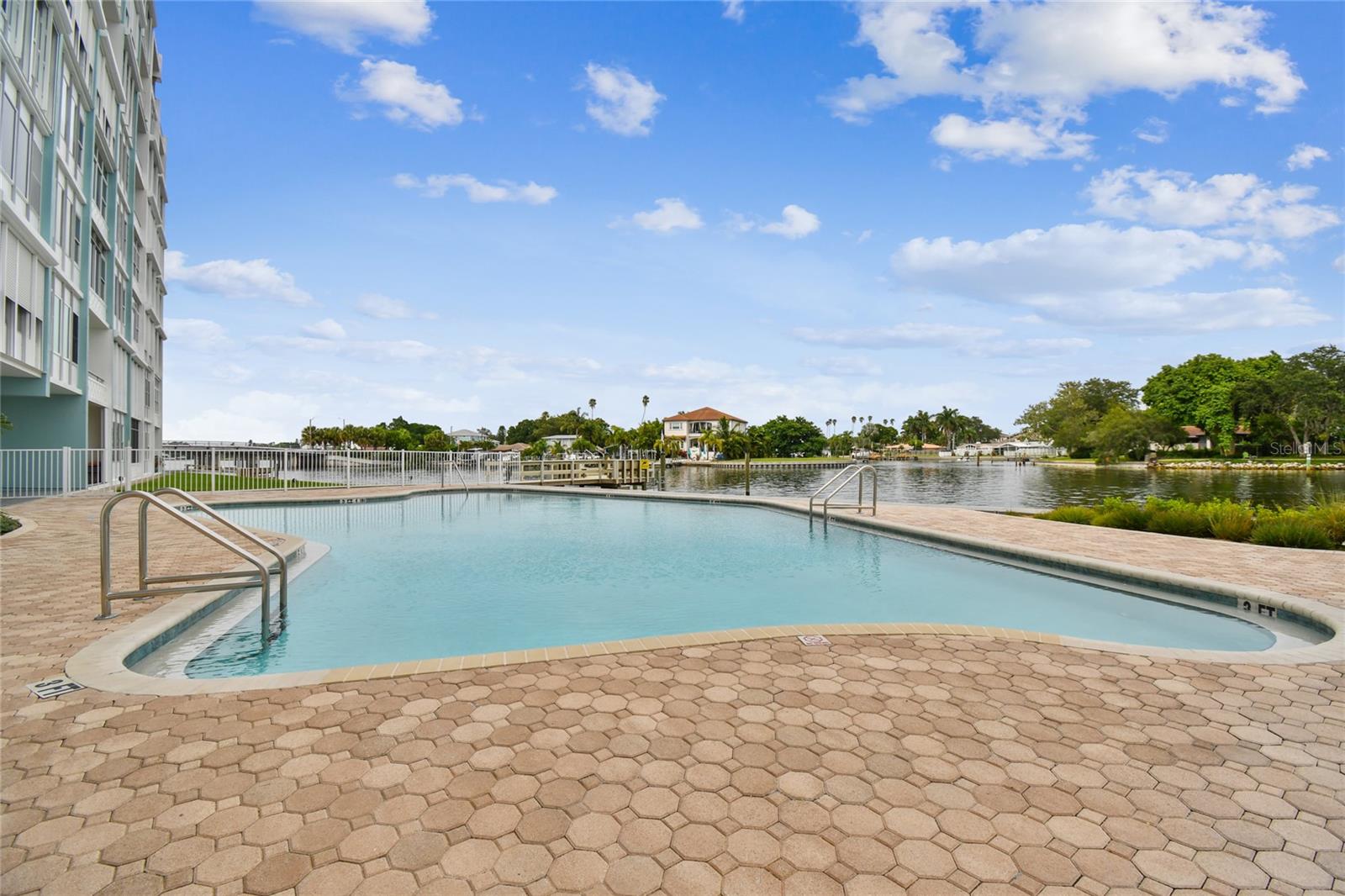 BRIGHTWATERS TOWER OF SNELL ISLE - Residential