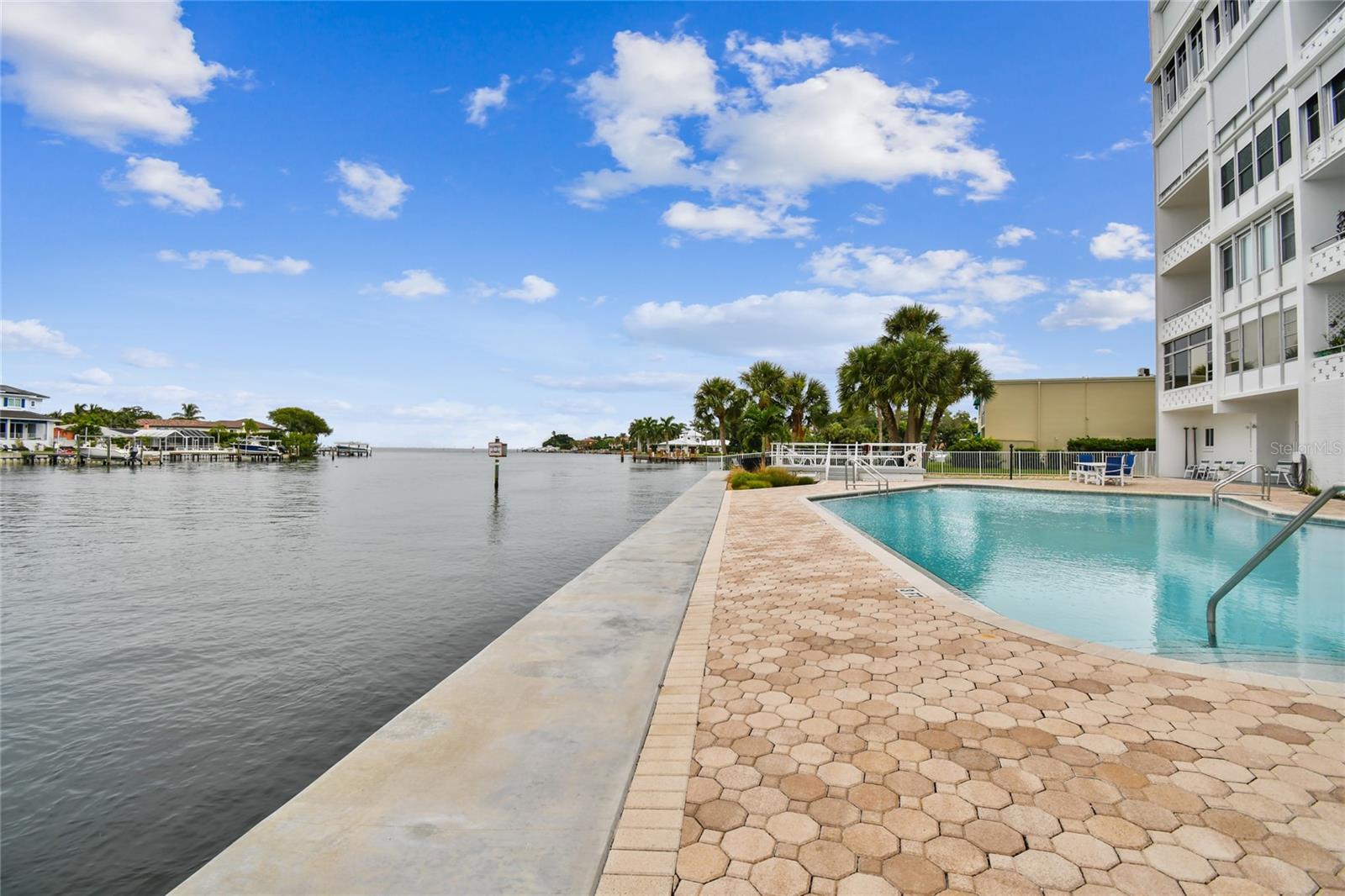 BRIGHTWATERS TOWER OF SNELL ISLE - Residential