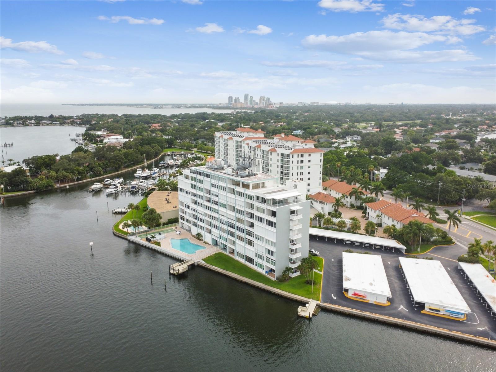 BRIGHTWATERS TOWER OF SNELL ISLE - Residential
