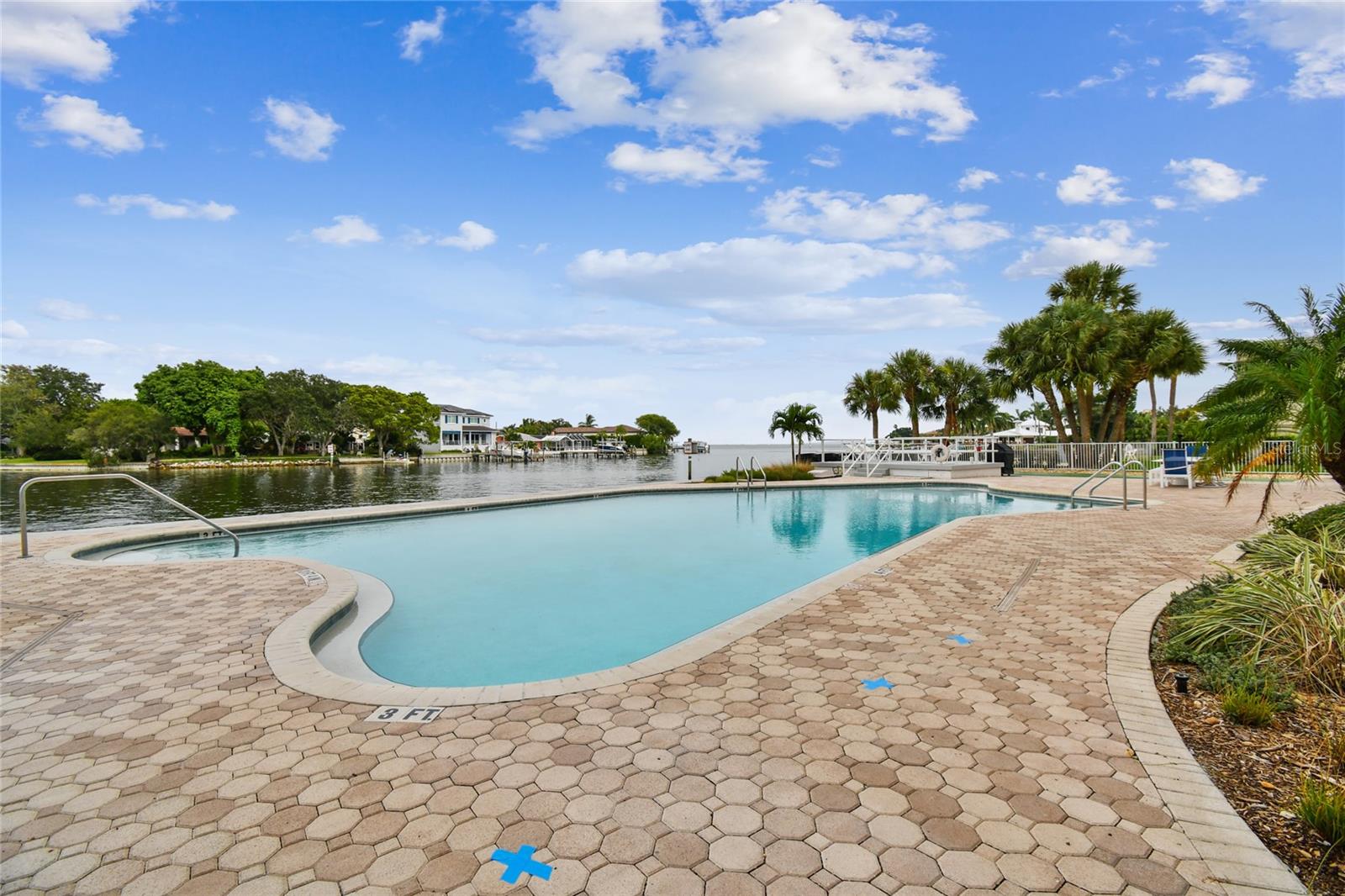 BRIGHTWATERS TOWER OF SNELL ISLE - Residential