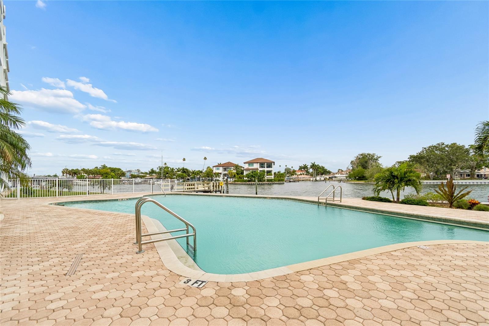 BRIGHTWATERS TOWER OF SNELL ISLE - Residential