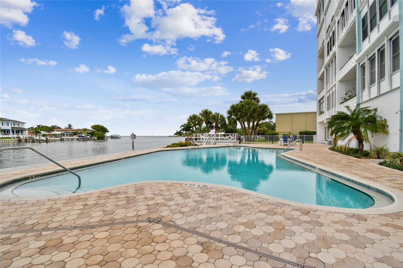 BRIGHTWATERS TOWER OF SNELL ISLE - Residential
