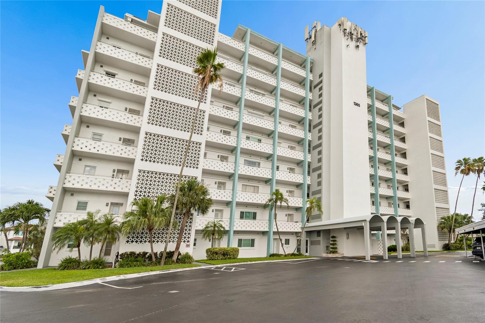 BRIGHTWATERS TOWER OF SNELL ISLE - Residential