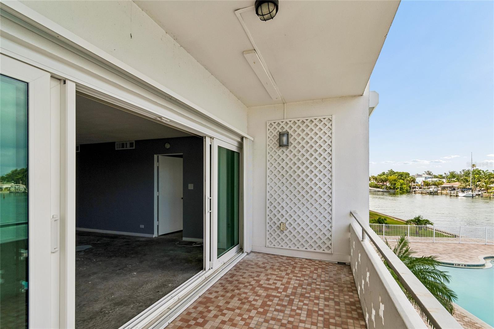 BRIGHTWATERS TOWER OF SNELL ISLE - Residential