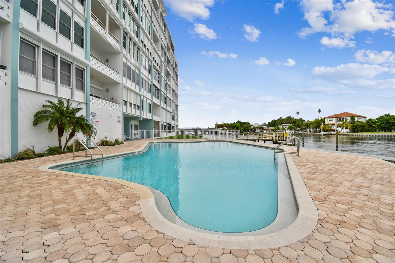 BRIGHTWATERS TOWER OF SNELL ISLE - Residential