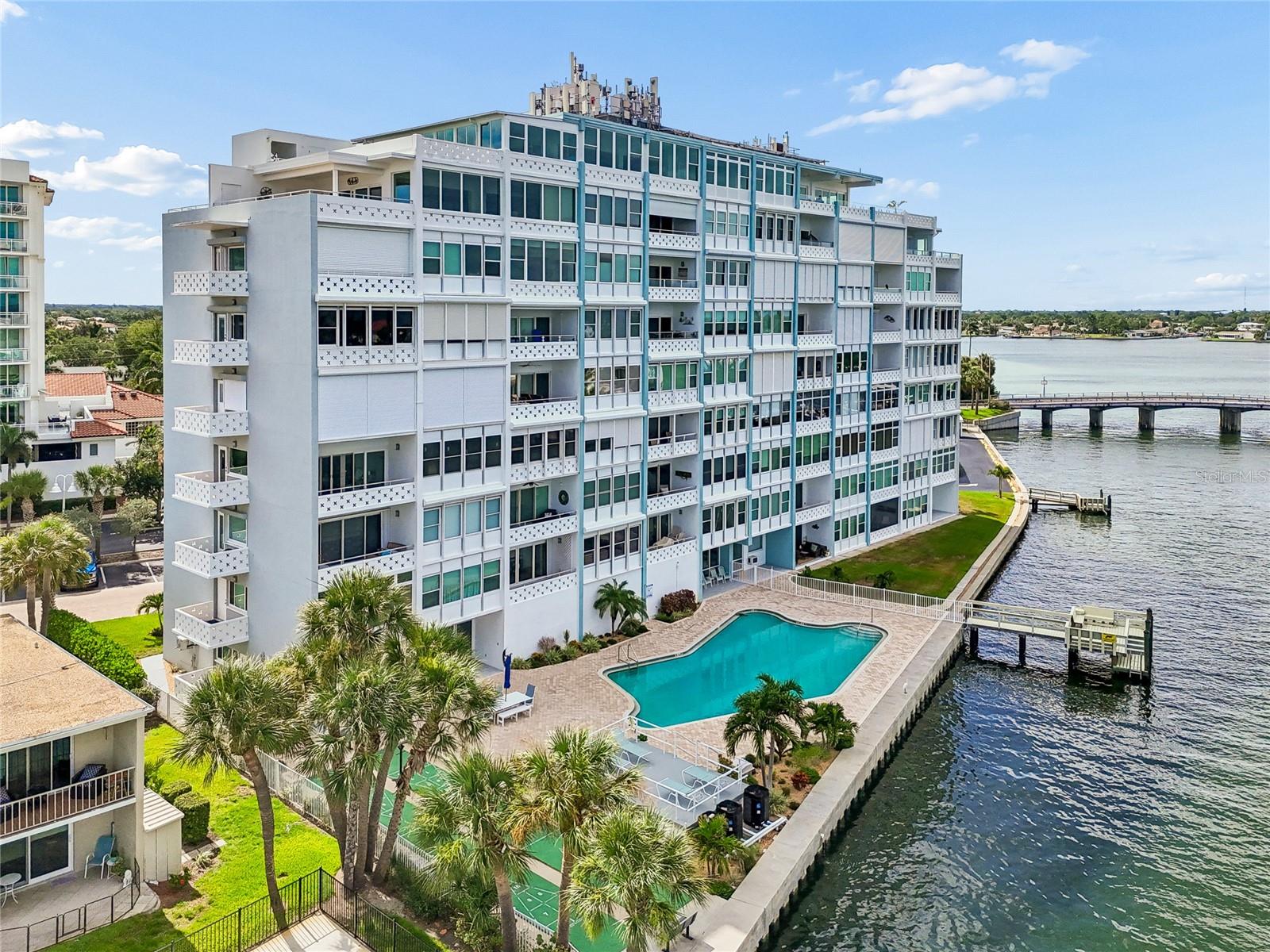 BRIGHTWATERS TOWER OF SNELL ISLE - Residential