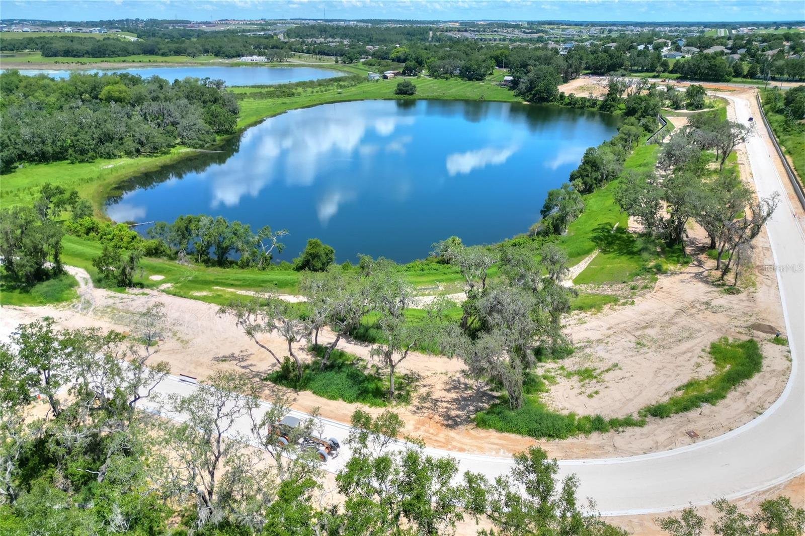 MIRROR LAKE - Land