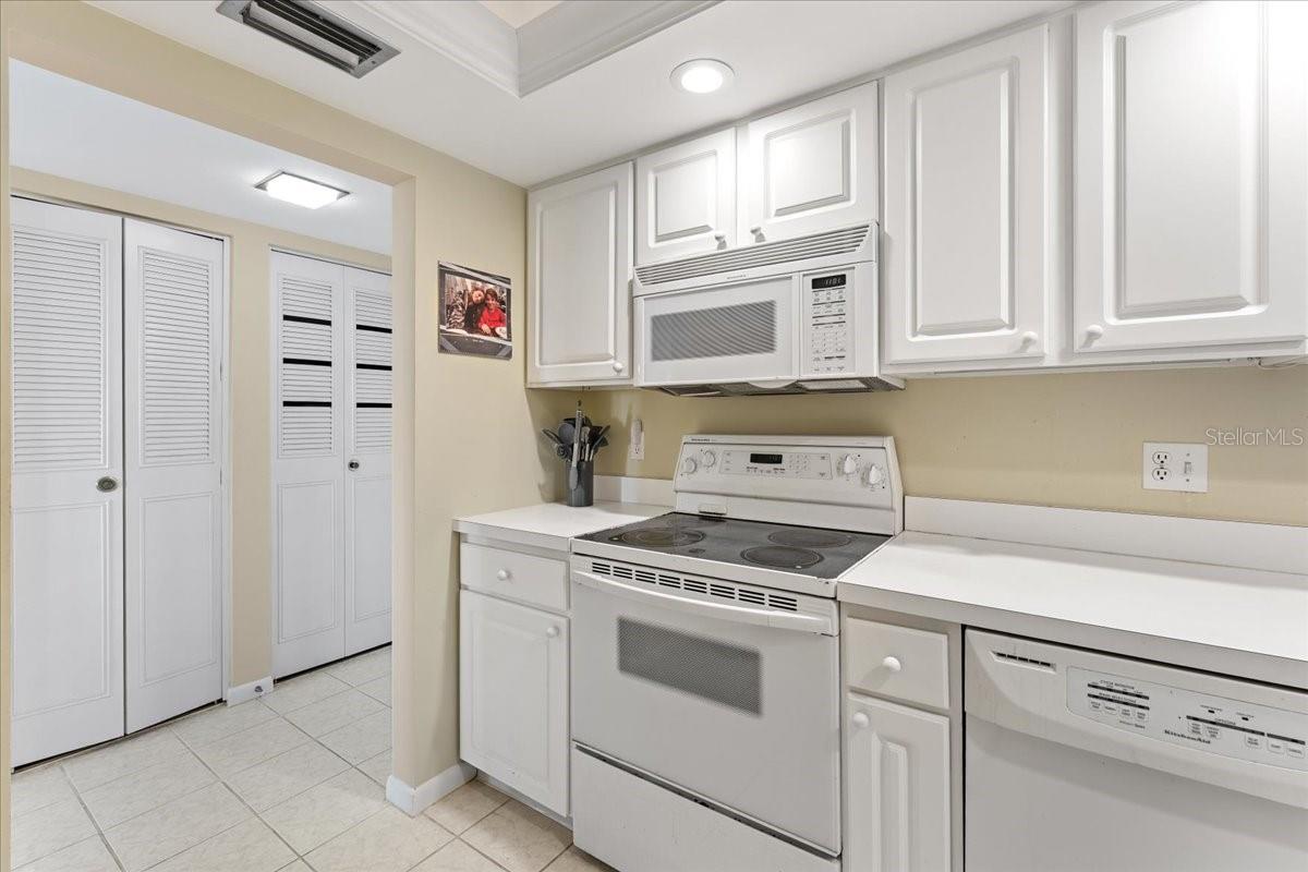 BAYWAY ISLES POINT BRITTANY FIVE - Residential